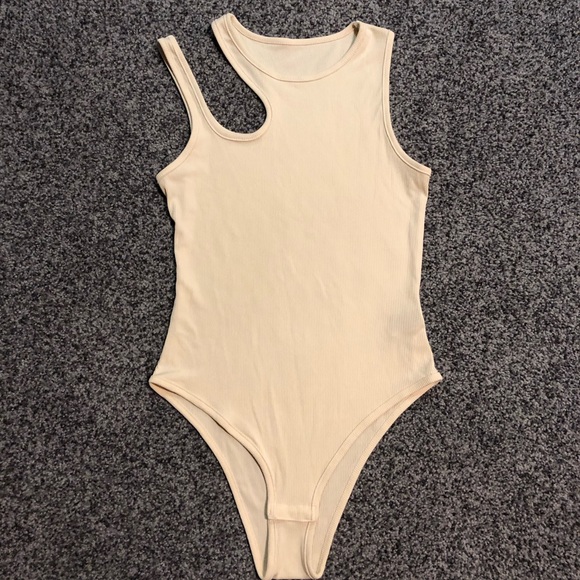 🌸4/$20🌸 SHEIN Cream Body Suit Size Small EUC - Picture 1 of 3